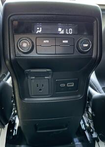 2023 GMC Acadia SLT - Photo 22 - Bakersfield, CA 93305