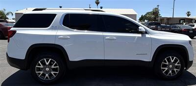 2023 GMC Acadia SLT - Photo 17 - Bakersfield, CA 93305