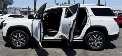 2023 GMC Acadia SLT - Photo 5 - Bakersfield, CA 93305