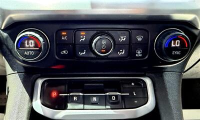 2023 GMC Acadia SLT - Photo 29 - Bakersfield, CA 93305