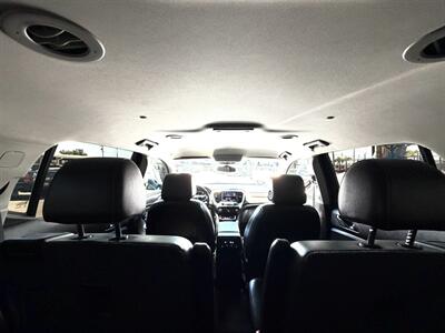 2023 GMC Acadia SLT - Photo 21 - Bakersfield, CA 93305