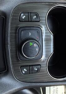 2023 GMC Acadia SLT - Photo 27 - Bakersfield, CA 93305