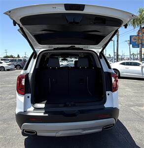 2023 GMC Acadia SLT - Photo 13 - Bakersfield, CA 93305