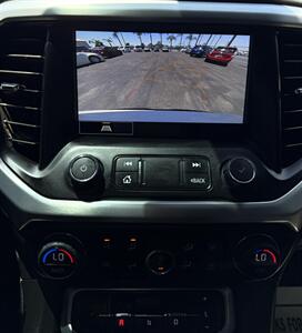 2023 GMC Acadia SLT - Photo 33 - Bakersfield, CA 93305