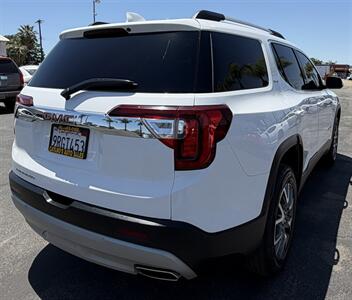 2023 GMC Acadia SLT - Photo 16 - Bakersfield, CA 93305