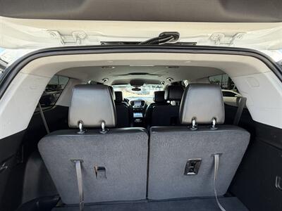 2023 GMC Acadia SLT - Photo 15 - Bakersfield, CA 93305