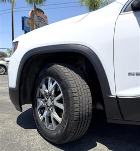2023 GMC Acadia SLT - Photo 31 - Bakersfield, CA 93305