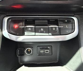 2023 GMC Acadia SLT - Photo 28 - Bakersfield, CA 93305