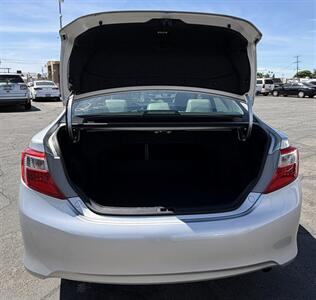2012 Toyota Camry LE   - Photo 11 - Bakersfield, CA 93305