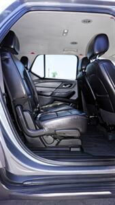 2021 Chevrolet Traverse LT Leather   - Photo 17 - Bakersfield, CA 93305