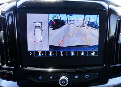 2021 Chevrolet Traverse LT Leather   - Photo 27 - Bakersfield, CA 93305