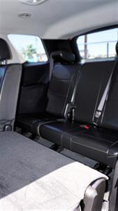 2021 Chevrolet Traverse LT Leather   - Photo 8 - Bakersfield, CA 93305
