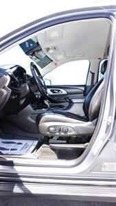 2021 Chevrolet Traverse LT Leather   - Photo 6 - Bakersfield, CA 93305