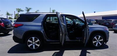 2021 Chevrolet Traverse LT Leather   - Photo 15 - Bakersfield, CA 93305