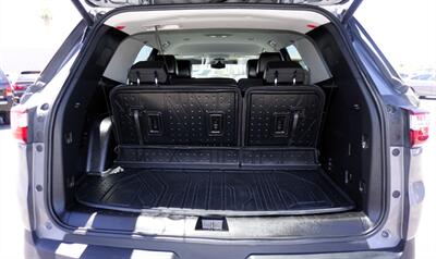 2021 Chevrolet Traverse LT Leather   - Photo 12 - Bakersfield, CA 93305