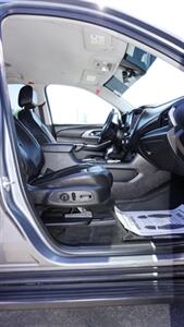 2021 Chevrolet Traverse LT Leather   - Photo 16 - Bakersfield, CA 93305