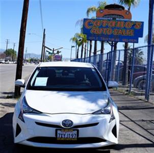 2017 Toyota Prius Two   - Photo 2 - Bakersfield, CA 93305
