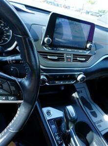 2021 Nissan Altima 2.5 SR   - Photo 11 - Bakersfield, CA 93301