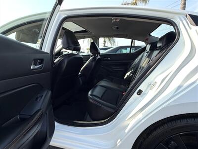 2022 Nissan Altima 2.5 SR   - Photo 7 - Bakersfield, CA 93301