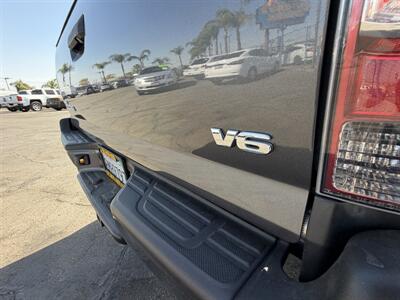 2011 Toyota Tacoma PreRunner V6 - Photo 12 - Bakersfield, CA 93305