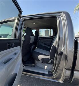 2011 Toyota Tacoma PreRunner V6 - Photo 7 - Bakersfield, CA 93305