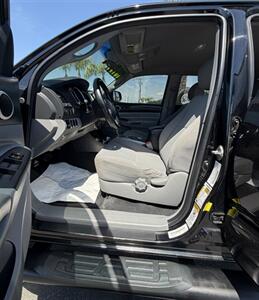2014 Toyota Tacoma PreRunner V6   - Photo 6 - Bakersfield, CA 93305