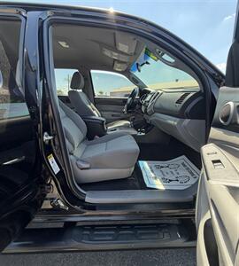 2014 Toyota Tacoma PreRunner V6   - Photo 18 - Bakersfield, CA 93305