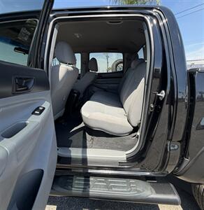 2014 Toyota Tacoma PreRunner V6   - Photo 7 - Bakersfield, CA 93305