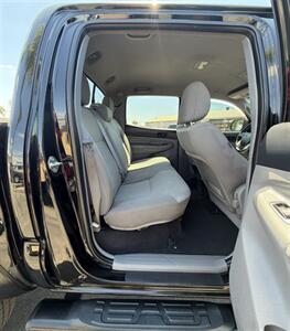 2014 Toyota Tacoma PreRunner V6   - Photo 19 - Bakersfield, CA 93305