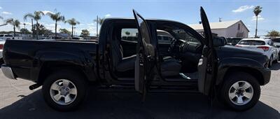 2014 Toyota Tacoma PreRunner V6   - Photo 17 - Bakersfield, CA 93305