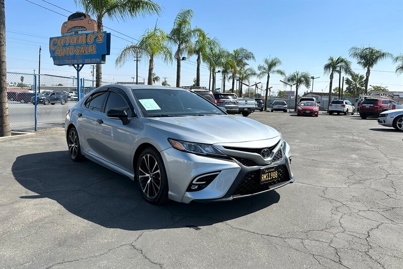 2020 Toyota Camry SE  