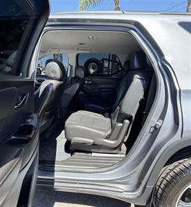 2019 Chevrolet Traverse LT Leather - Photo 7 - Bakersfield, CA 93305