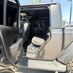 2021 Jeep Gladiator CALIFORNIA EDITION - Photo 7 - Bakersfield, CA 93305