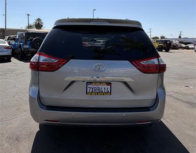 2017 Toyota Sienna Limited Premium 7-Passeng - Photo 12 - Bakersfield, CA 93305