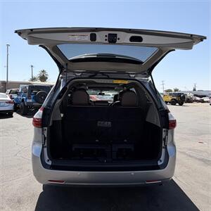 2017 Toyota Sienna Limited Premium 7-Passeng - Photo 14 - Bakersfield, CA 93305