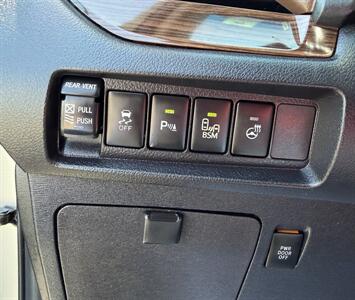 2017 Toyota Sienna Limited Premium 7-Passeng - Photo 33 - Bakersfield, CA 93305