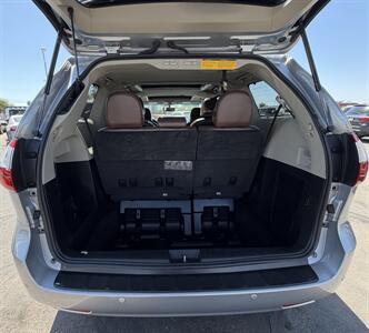 2017 Toyota Sienna Limited Premium 7-Passeng - Photo 15 - Bakersfield, CA 93305