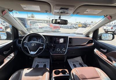 2017 Toyota Sienna Limited Premium 7-Passeng - Photo 26 - Bakersfield, CA 93305
