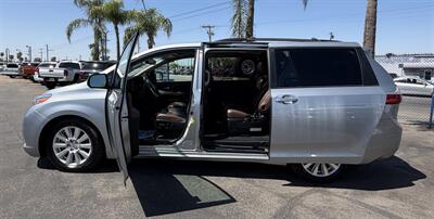 2017 Toyota Sienna Limited Premium 7-Passeng - Photo 5 - Bakersfield, CA 93305