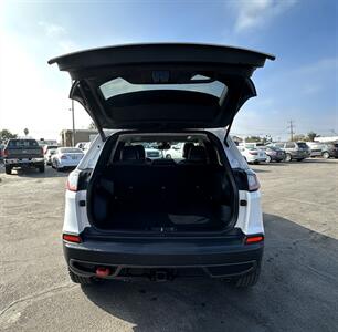 2019 Jeep Cherokee Trailhawk - Photo 9 - Bakersfield, CA 93301