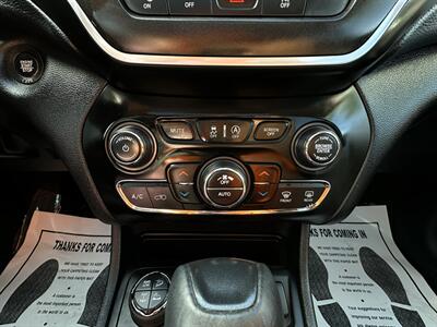 2019 Jeep Cherokee Trailhawk - Photo 24 - Bakersfield, CA 93301