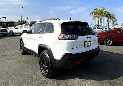 2019 Jeep Cherokee Trailhawk - Photo 8 - Bakersfield, CA 93301