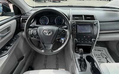 2017 Toyota Camry XSE   - Photo 19 - Bakersfield, CA 93305