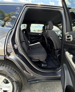 2015 Jeep Grand Cherokee Laredo   - Photo 18 - Bakersfield, CA 93305