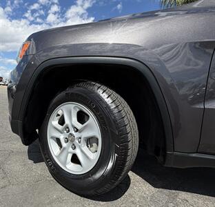 2015 Jeep Grand Cherokee Laredo   - Photo 26 - Bakersfield, CA 93305