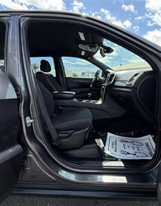 2015 Jeep Grand Cherokee Laredo   - Photo 17 - Bakersfield, CA 93305