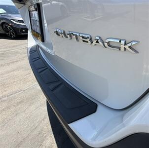 2020 Subaru Outback Premium - Photo 15 - Bakersfield, CA 93305
