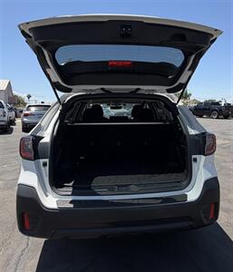 2020 Subaru Outback Premium - Photo 12 - Bakersfield, CA 93305