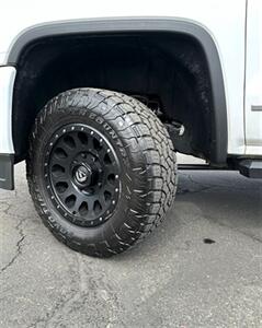 2016 GMC Sierra 2500 Denali   - Photo 25 - Bakersfield, CA 93301