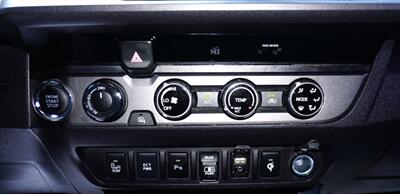 2018 Toyota Tacoma SR V6   - Photo 19 - Bakersfield, CA 93305